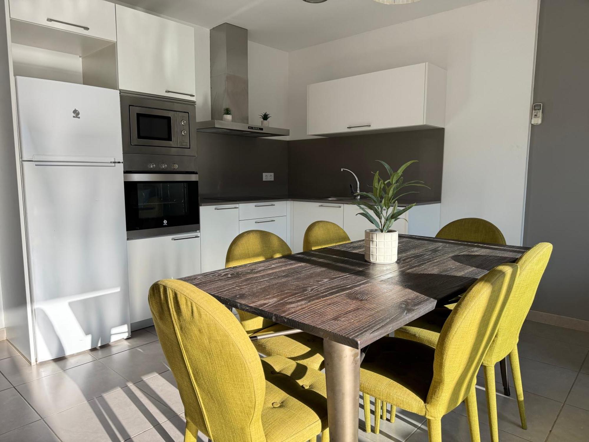 Agi Peater Center Apartment โรเซส ภายนอก รูปภาพ