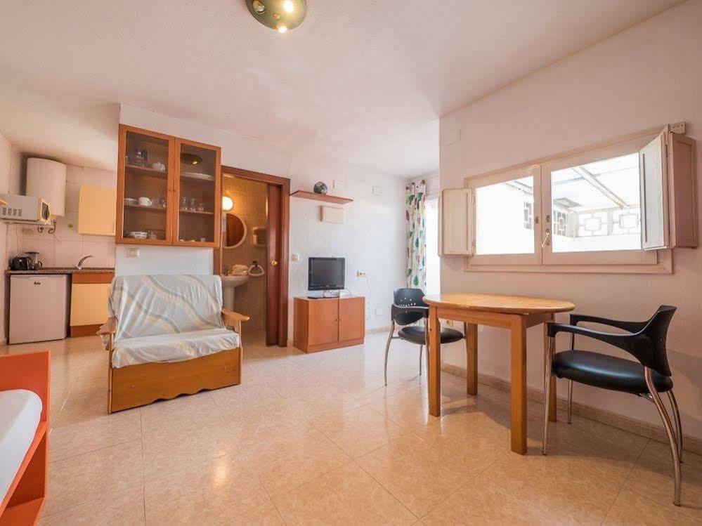 Agi Peater Center Apartment โรเซส ภายนอก รูปภาพ