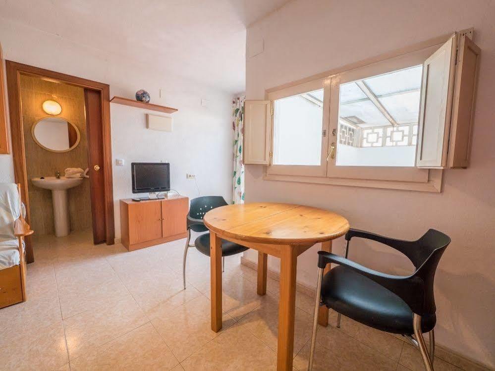 Agi Peater Center Apartment โรเซส ภายนอก รูปภาพ