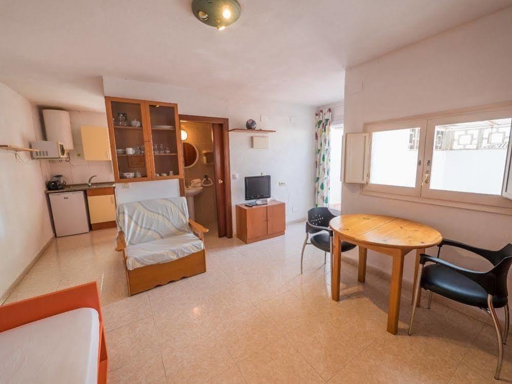 Agi Peater Center Apartment โรเซส ภายนอก รูปภาพ